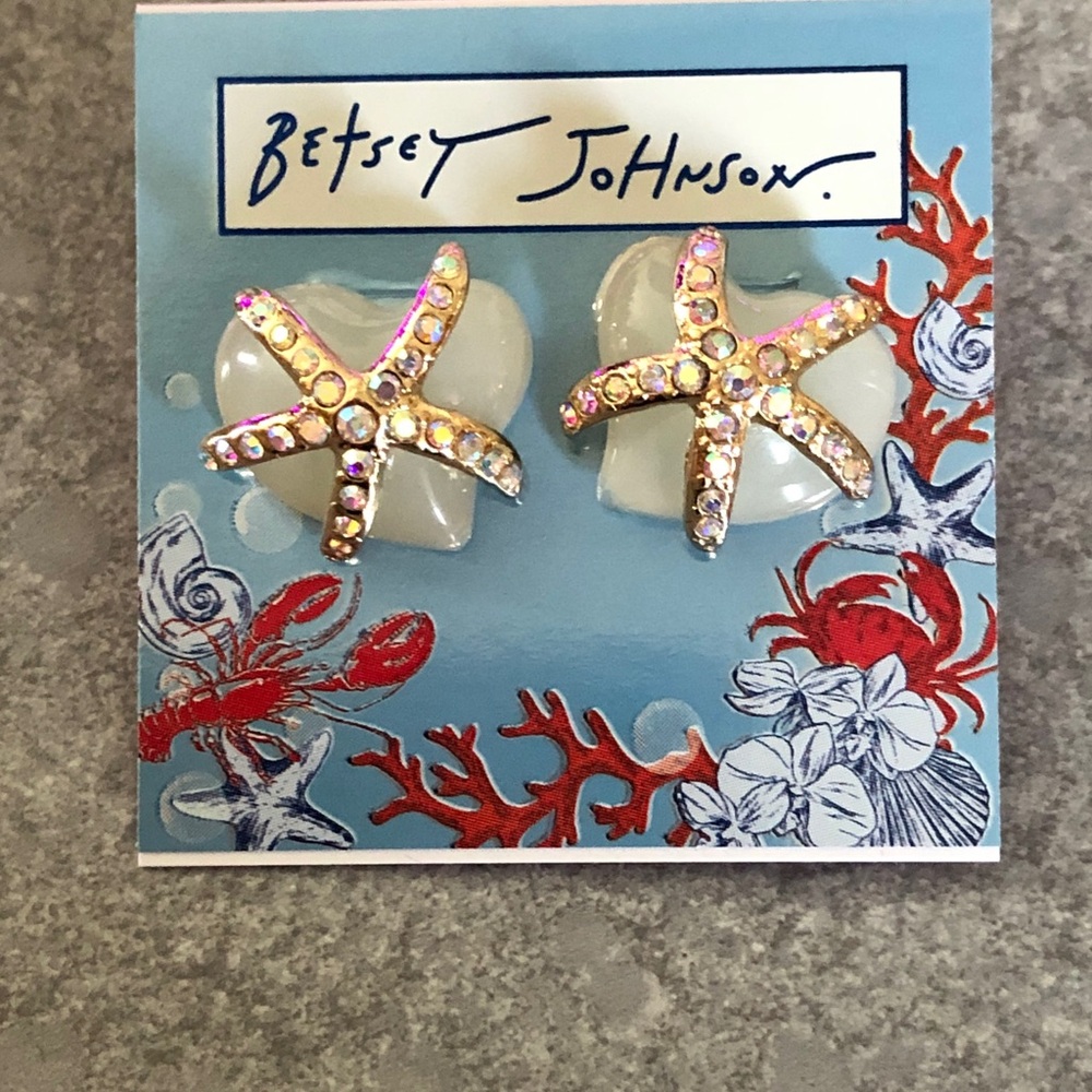 Betsey Johnson White Resin Heart & Gold Tone Starfish Stud Earrings Crystal NWT